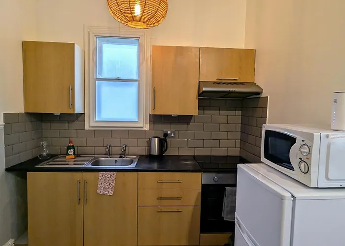 Central Studio Flat By The Sea