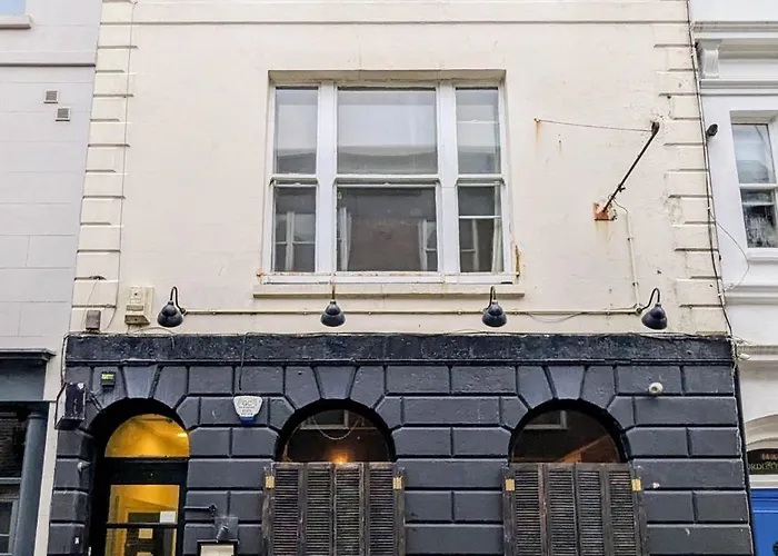 Central Studio Flat By The Sea